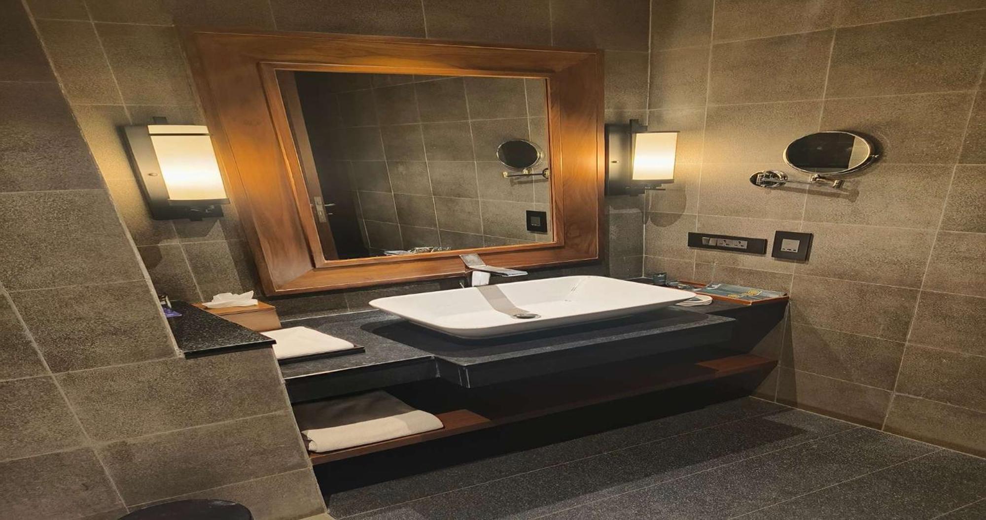 The Golkonda Resort And Spa Хидерабад Екстериор снимка